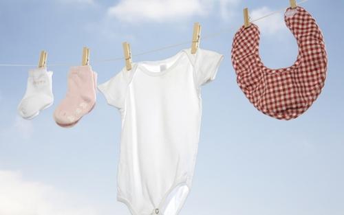婴儿的衣服能不能用“洗衣液”？